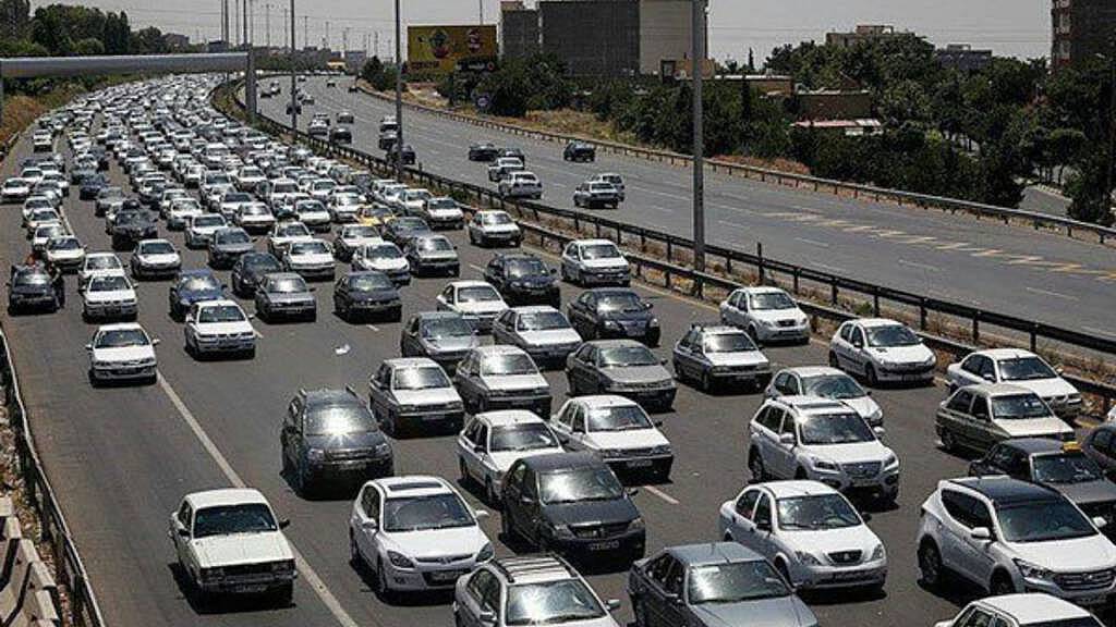 آزادراه کرج-تهران با 112 هزار تردد، بیشترین تردد روز گذشته را ثبت کرد