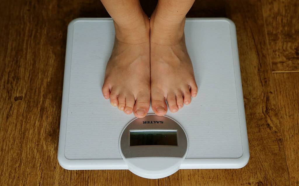 چاقی باعث ضعیف شدن سیستم ایمنی بدن در مقابل کووید 19 ‌می‌‌شود