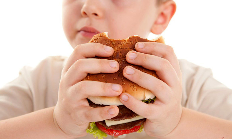 برای کنترل چاقی کودکان انتخاب غذایی سالم تری داشته باشید
